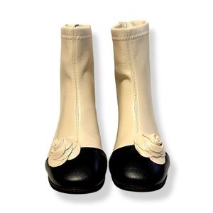 FLOWER FLOURISH | Chic Two-Tone Ankle Boots With Camellia Flower Sz 39 | NEW